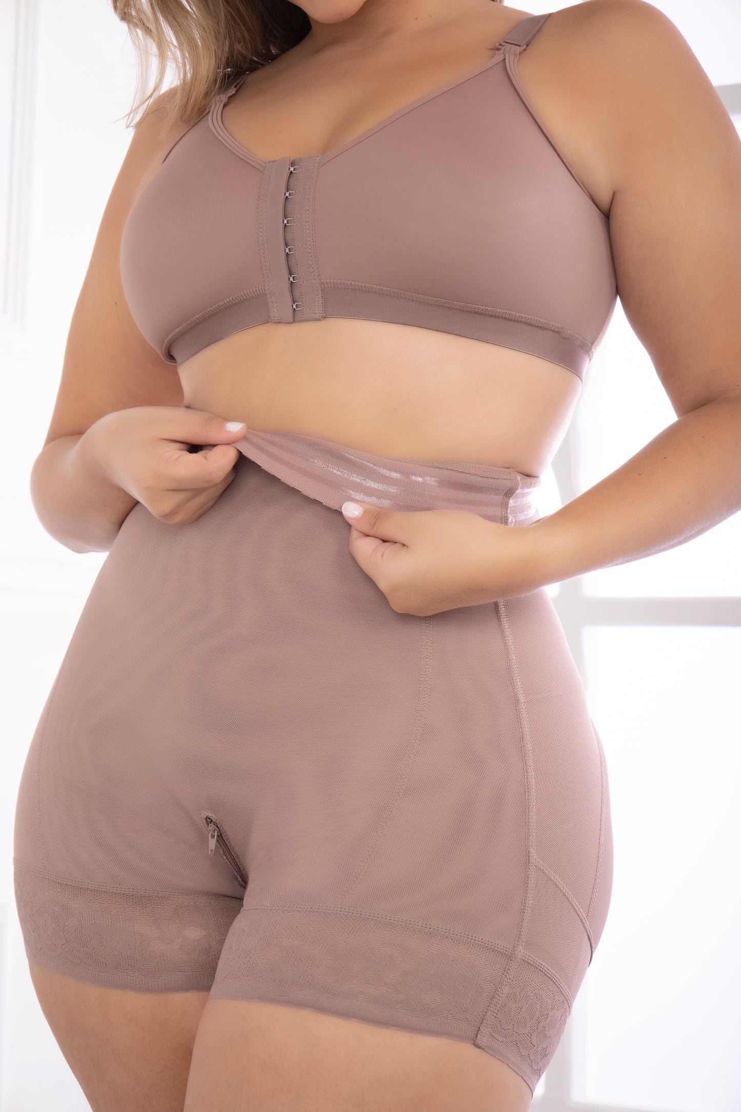 High-Waisted Compression Control Panty Ref. 09226